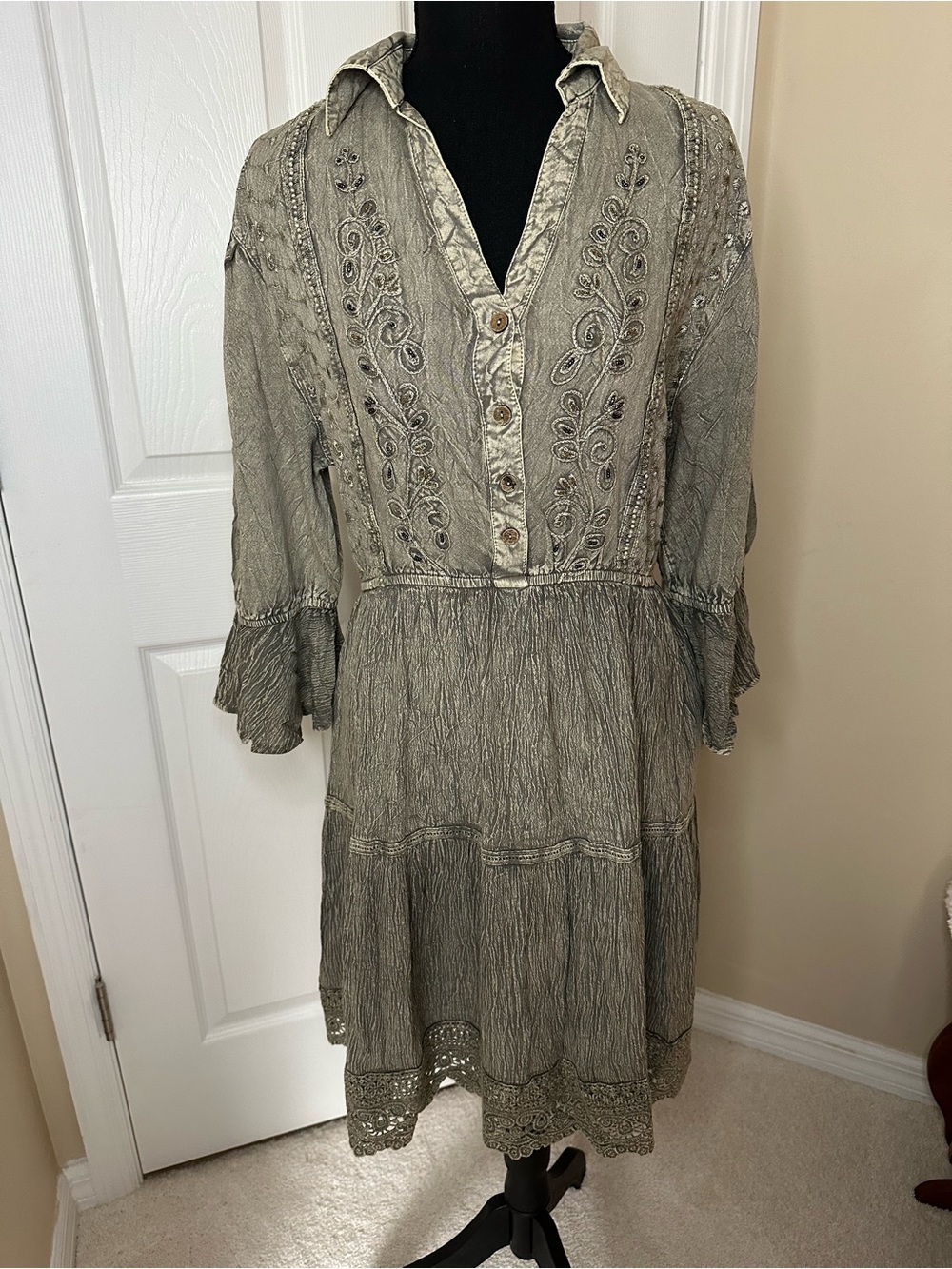Young Threads NWT Embroidered Gravel Dress with Button Placket - Picture 2 of 9